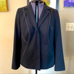 Black fitted blazer with piping accent